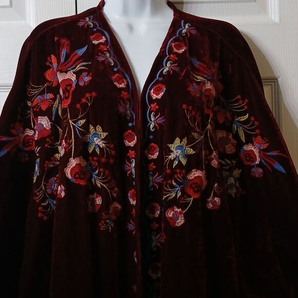 Umgee Dark Burgundy Velvet Embroidered Kimono Style open front Cardigan - Picture 3 of 7